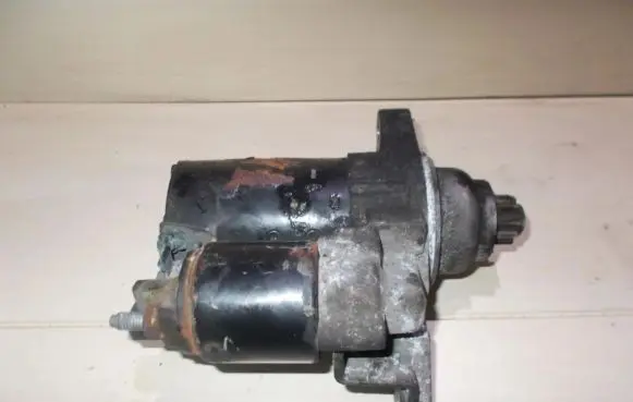 Volkswagen Polo Starter motor 1005831281