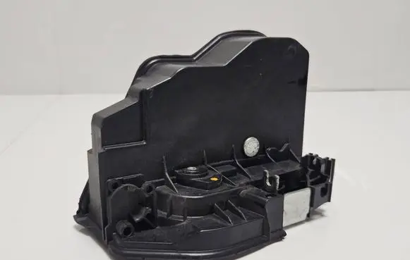 BMW 1 E82 E88 Front door lock 7229458 A053702
