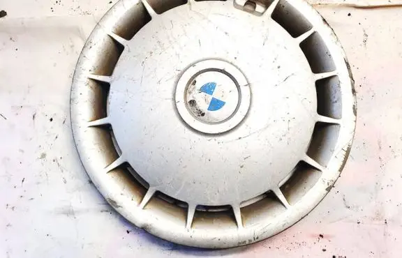 BMW 5 E12 R14 wheel hub/cap/trim 361311791701 36.13-1179170.1