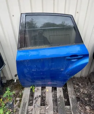 Subaru Impreza IV Rear door