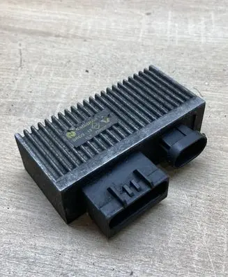 Renault Megane I Glow plug pre-heat relay 7700100703