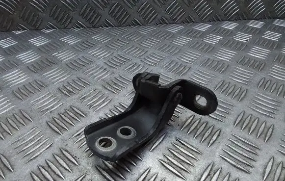 Toyota Verso Front door upper hinge