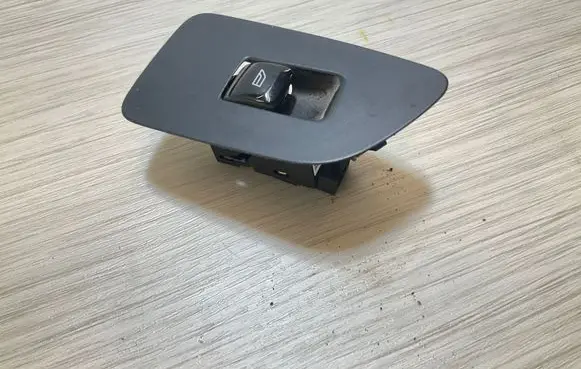 Volvo XC90 Electric window control switch 31376458 17W042