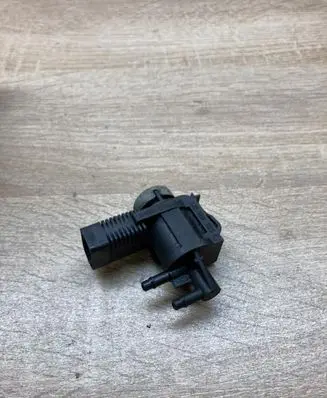 Volkswagen PASSAT B5 Turbo solenoid valve 1J0906283C