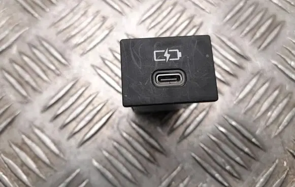 Toyota Prius (XV60) USB socket connector 8553247040