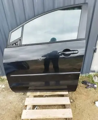 Mazda 5 Front door