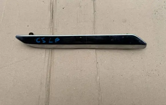 Front bumper splitter molding