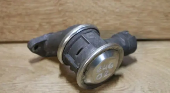 BMW 3 E46 EGR valve 72823800