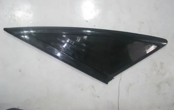 Audi A8 S8 D4 4H Front triangle window/glass 4H0845299