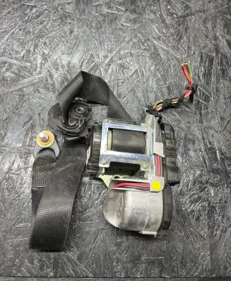 Mercedes-Benz ML W164 Front seatbelt 33033476