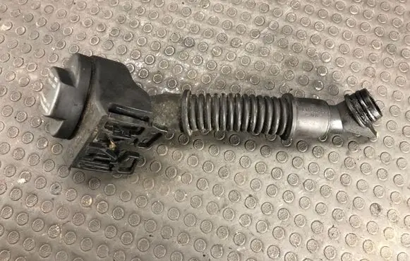 Mercedes-Benz A W169 Oil fill pipe 0210268A122