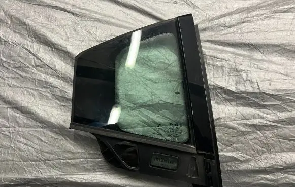 Volvo S60 Rear vent window glass 31442965