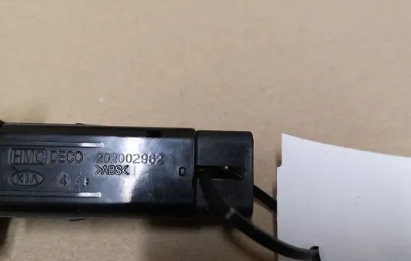 KIA Sorento Windscreen/window heater switch 621W05010 202002962