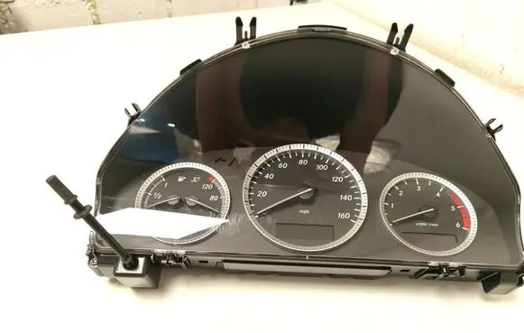 Speedometer (instrument cluster)