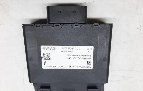 Audi A3 S3 8P Voltage converter/converter module 8K0959663