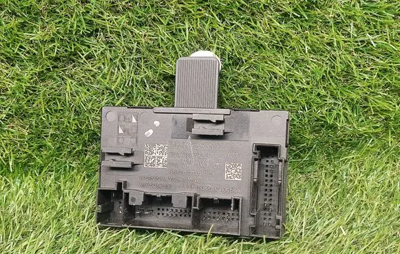 Volkswagen Jetta USA Door control unit/module 5Q4959392E 5Q4959392B