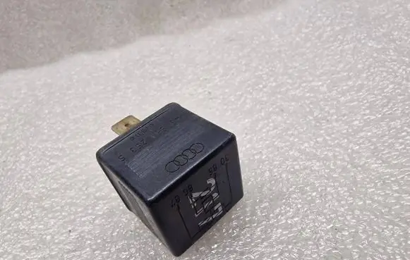 Audi A8 S8 D2 4D Other relay 443951253S