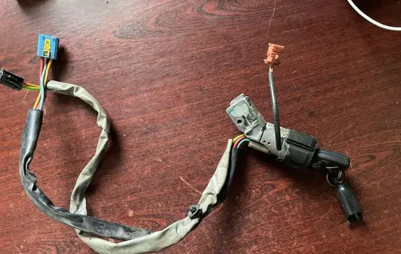 Peugeot Partner Ignition lock 9648445180
