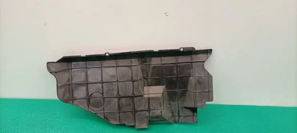 Mitsubishi Carisma Front underbody cover/under tray MB947712