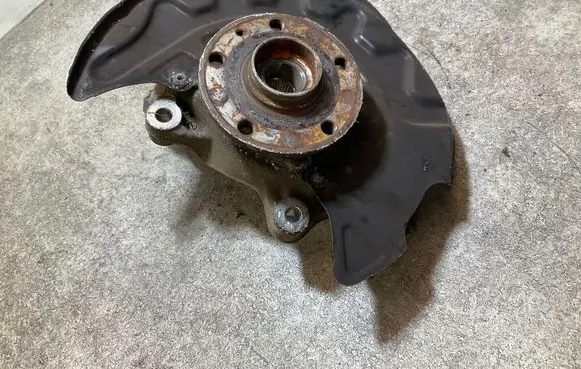 Front wheel hub