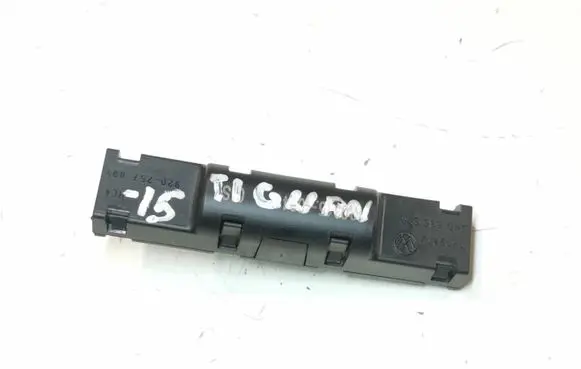 Volkswagen Tiguan Aerial antenna amplifier 5N0035570