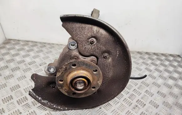 Rear wheel hub spindle/knuckle