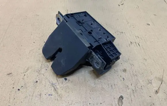 Opel Signum Tailgate/trunk/boot lock/catch/latch 13185566
