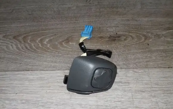 Volvo S80 Steering wheel buttons/switches 3533843