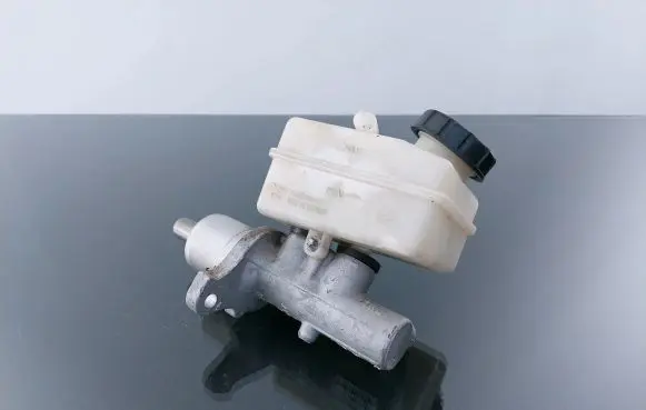 Mercedes-Benz B W245 Master brake cylinder A1694300202
