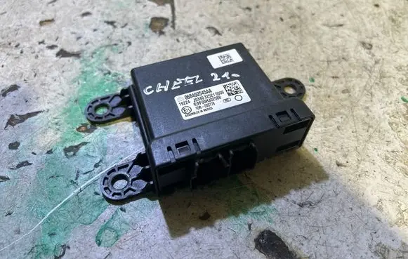 Dodge Challenger Gateway control module 068492545AA F00HJ02588 J0340325210000