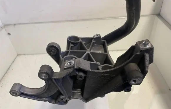 Audi A4 S4 B7 8E 8H Power steering pump mounting bracket 059145169AA