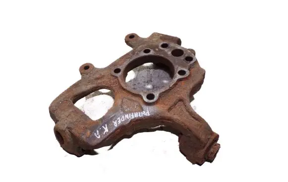 Nissan Pathfinder R51 Rear wheel hub spindle/knuckle 