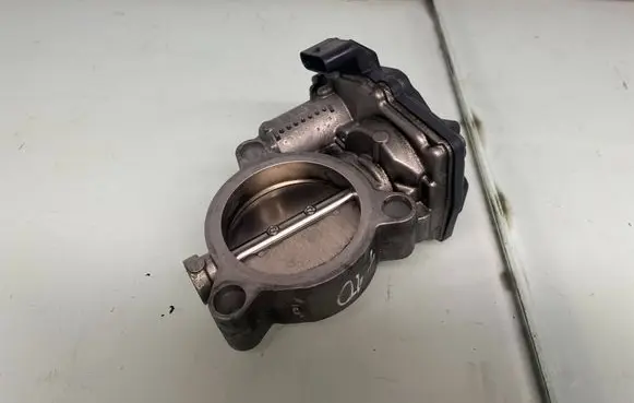 BMW 7 G11 G12 Throttle valve 7619008 13547619008