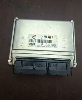 Volkswagen PASSAT B5 Engine control unit/module 4B0906018B 26SA5710 0261206050