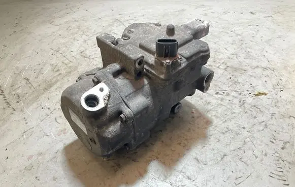 Lexus CT 200H Air conditioning (A/C) compressor (pump) ES27C 0422000401 HFC134A