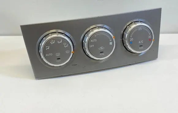 Subaru Forester SG Climate control unit 72311SA070
