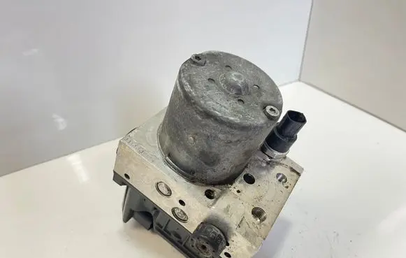 Volkswagen PASSAT B5.5 ABS Pump ESP0124C