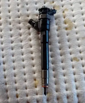 Renault Trafic III (X82) Fuel injector 0445110414