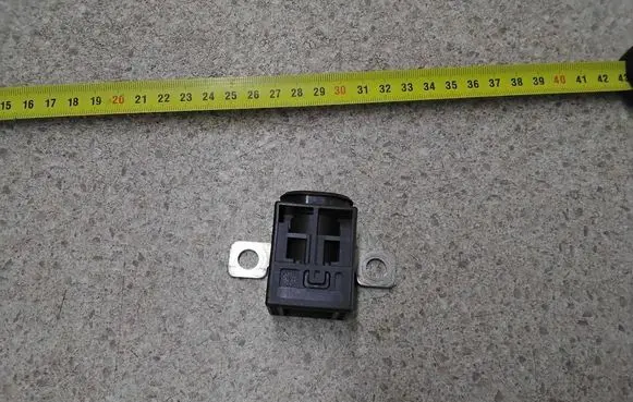 BMW 5 G30 G31 G38 Battery relay fuse 0080P1100017