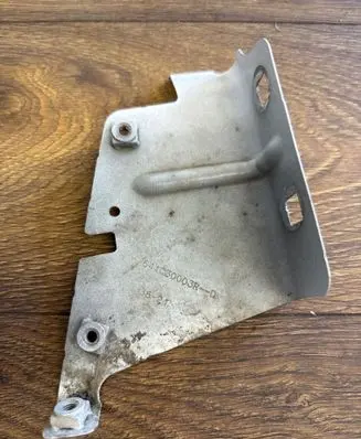 Fender mounting bracket