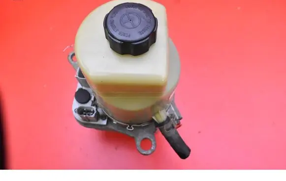 Ford Focus C-MAX Power steering pump 4M513K514BD