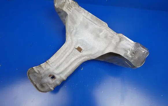 Volvo XC90 Heat shield in engine bay 31431804 16W06R151A