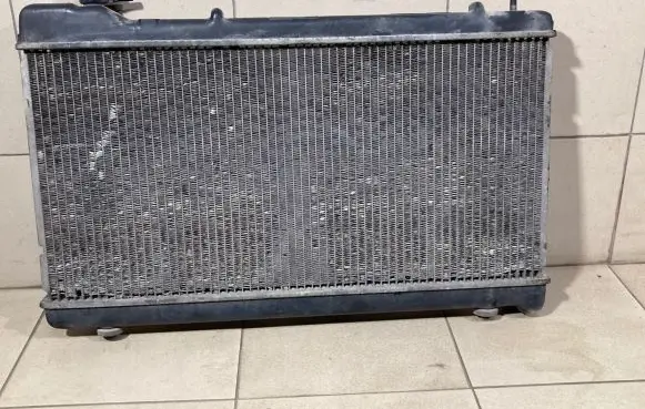 Subaru Impreza I Coolant radiator