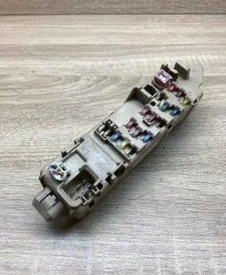 Mazda 323 Fuse module 8E280534 4800