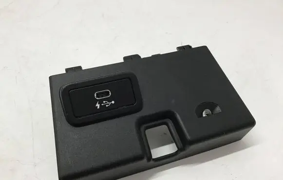 BMW 4 G22 G23 G24 G26 USB socket connector 6807232