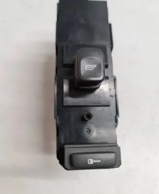 Volvo V70 Electric window control switch 8682950 02W22E MP22EB00158