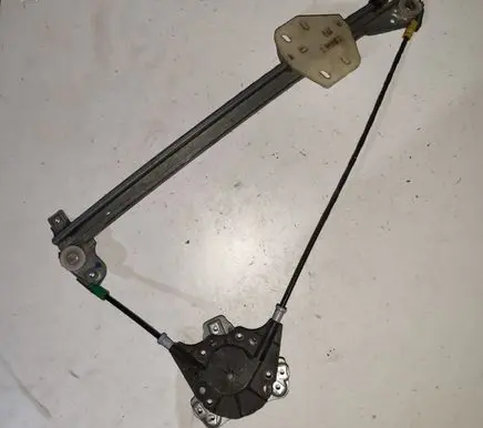 Rear door manual window regulator