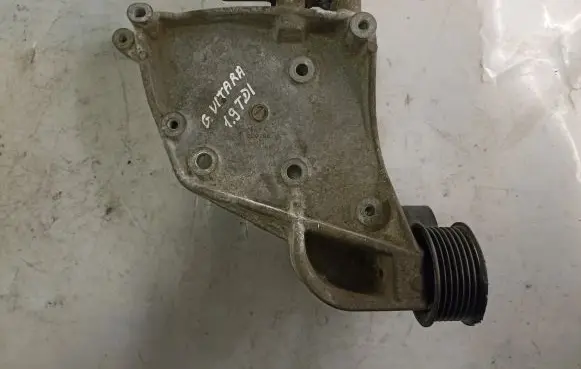 Suzuki Grand Vitara II A/C compressor mount bracket 200196