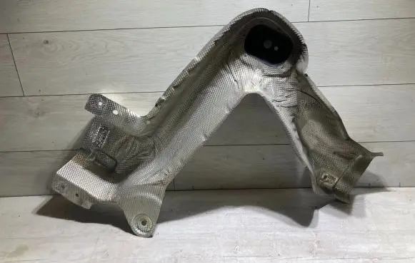 Renault Clio V Exhaust heat shield 747013641R