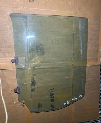 Nissan Note (E11) Rear door window glass
